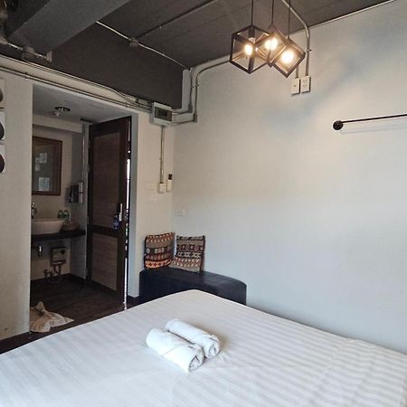 33 Poshtel (Adults Only) Hotell Chiang Mai Eksteriør bilde
