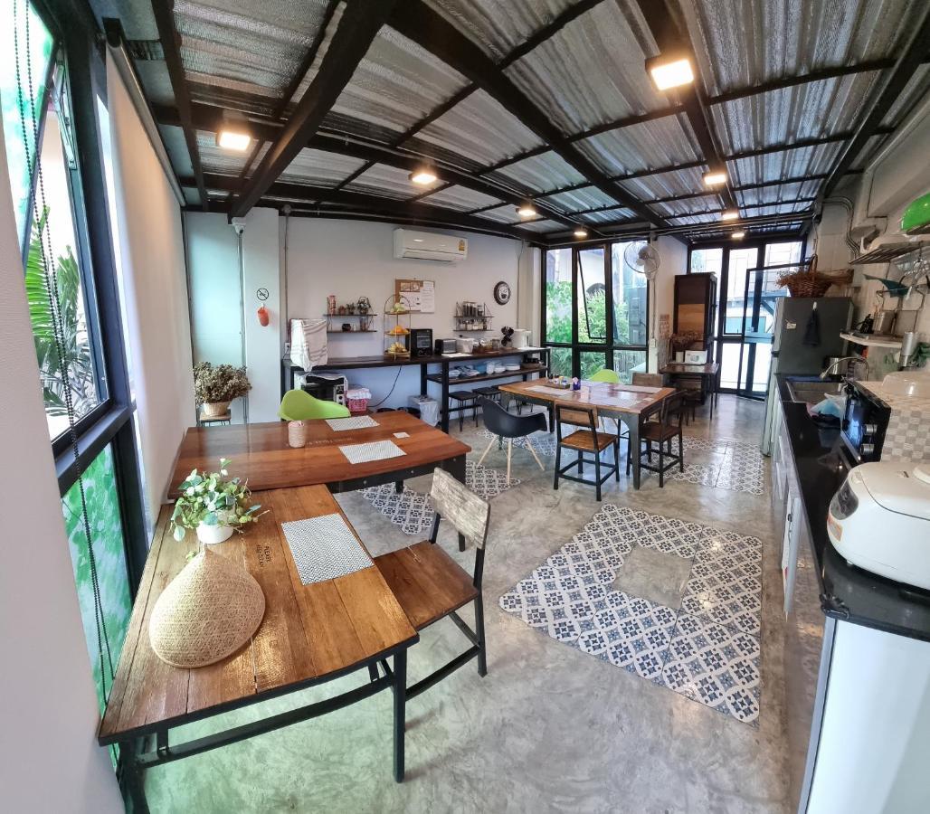33 Poshtel (Adults Only) Hotell Chiang Mai Eksteriør bilde