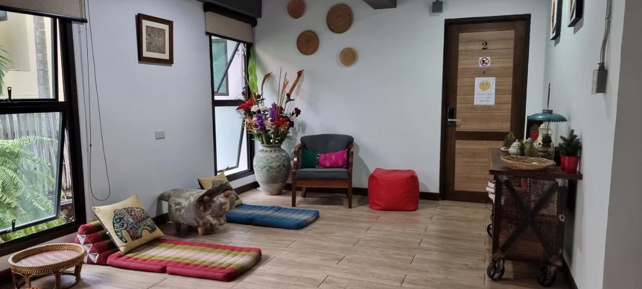 33 Poshtel (Adults Only) Hotell Chiang Mai Eksteriør bilde