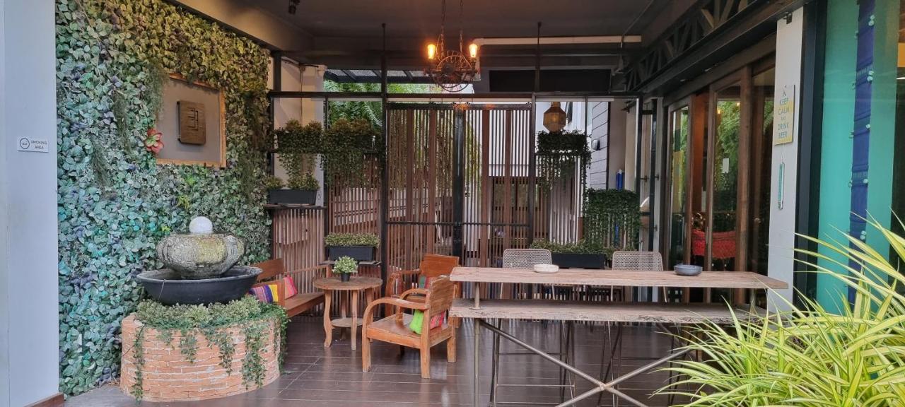 33 Poshtel (Adults Only) Hotell Chiang Mai Eksteriør bilde