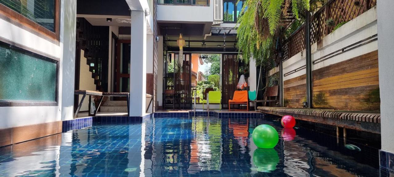 33 Poshtel (Adults Only) Hotell Chiang Mai Eksteriør bilde