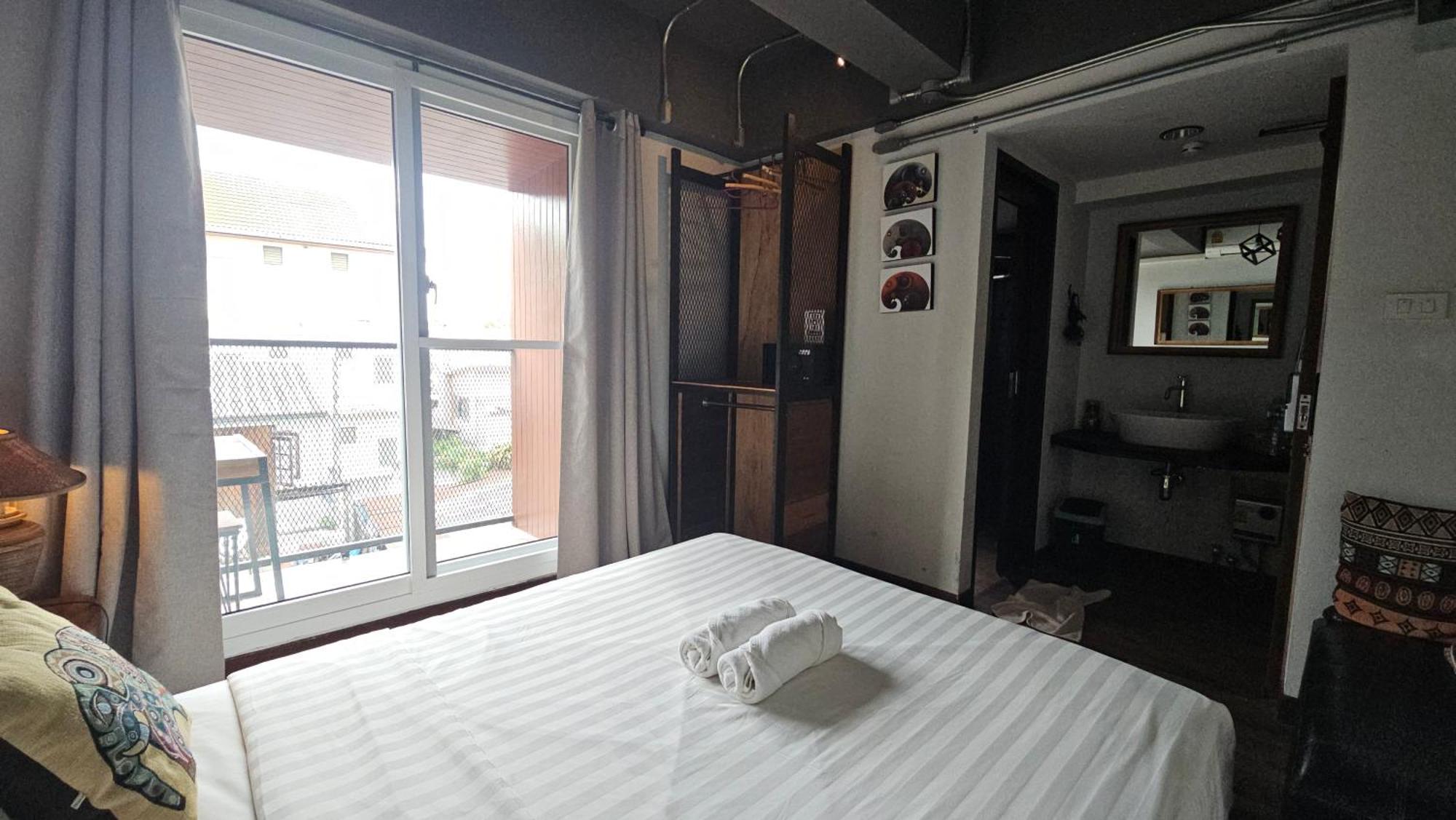 33 Poshtel (Adults Only) Hotell Chiang Mai Eksteriør bilde