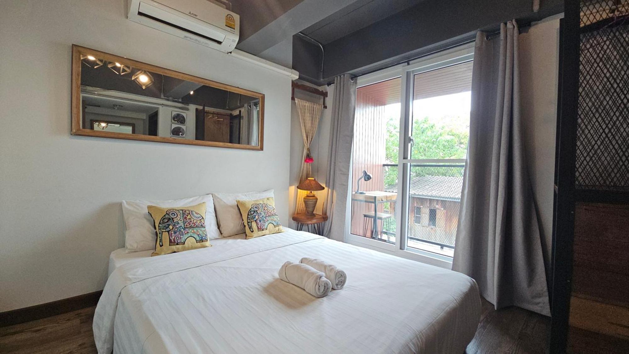 33 Poshtel (Adults Only) Hotell Chiang Mai Eksteriør bilde
