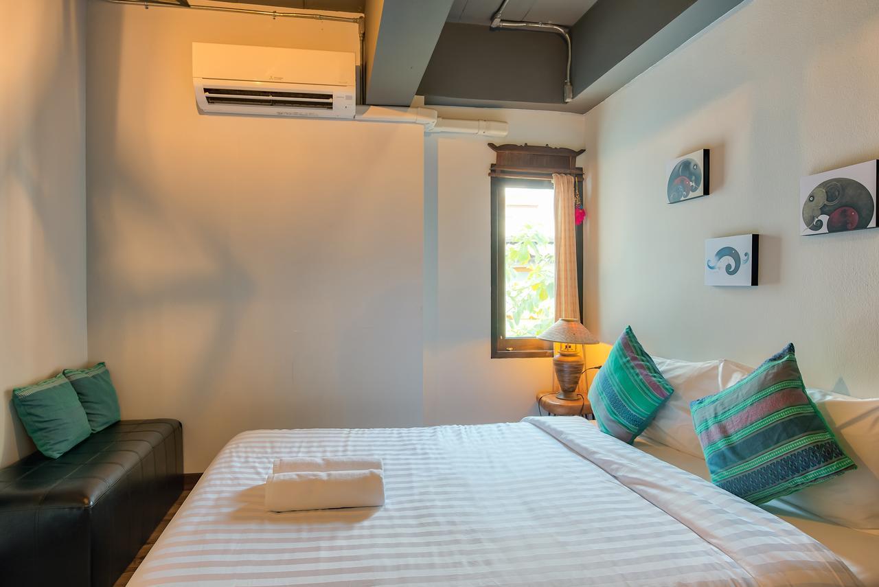 33 Poshtel (Adults Only) Hotell Chiang Mai Eksteriør bilde