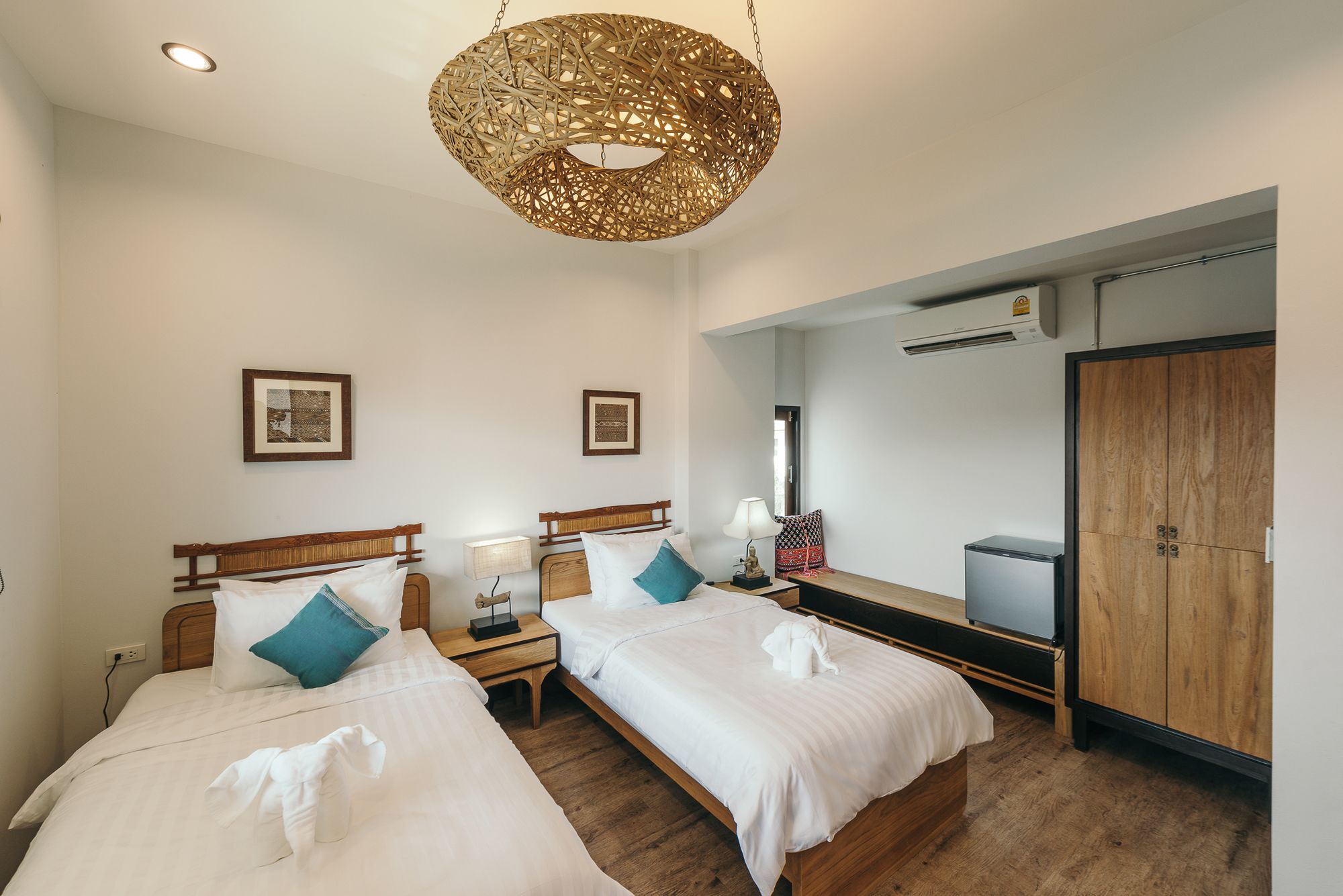33 Poshtel (Adults Only) Hotell Chiang Mai Eksteriør bilde